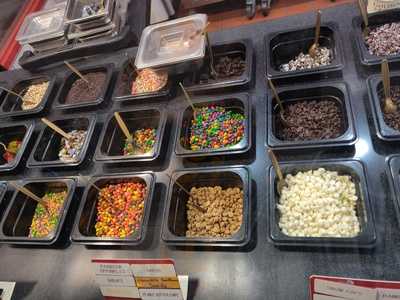 Golden Spoon Frozen Yogurt