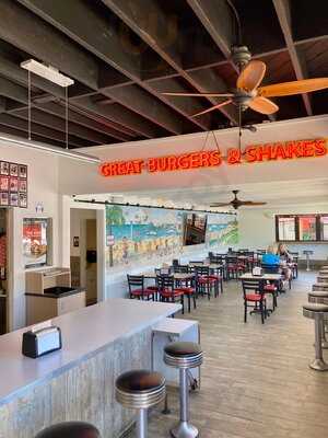 Biggie's Great Burgers And Shakes