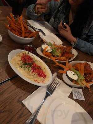 Louie's Bar And Grill