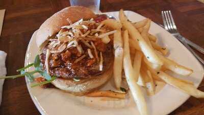 Louie's Bar And Grill