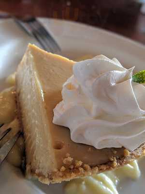 Myth Taverna And Lounge