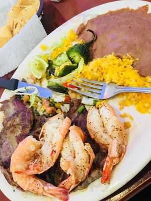 Los Reyes Mexican Grill