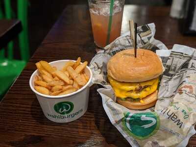 Wahlburgers