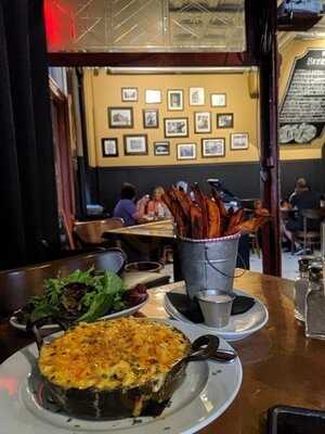 Teddy's Bar And Grill