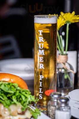 Logan 11 Bar & Kitchen