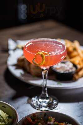 Logan 11 Bar & Kitchen