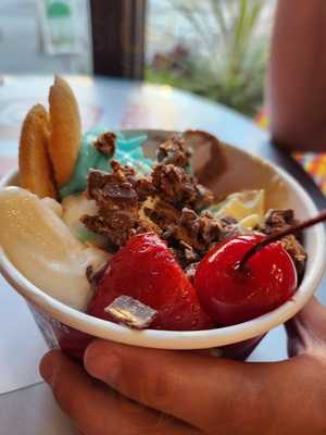 Menchie's Frozen Yogurt