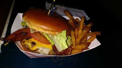 Savannah Island Bar & Grill