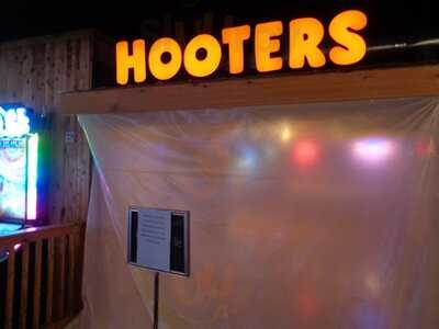Hooters