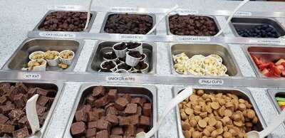 Frozen Planet Yogurt