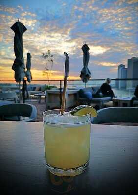 Harriet's Rooftop & Lounge