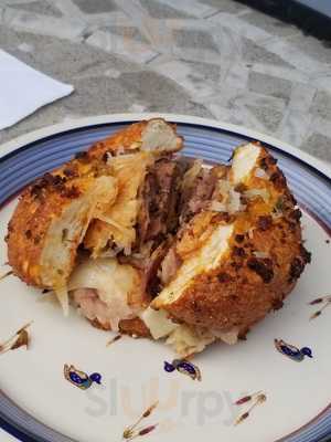 Fat Duck's Deli And Bakery