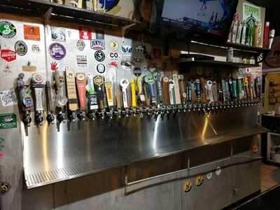 Empire State Pizza & Growlers