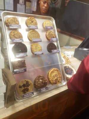 Insomnia Cookies