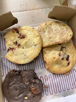 Insomnia Cookies