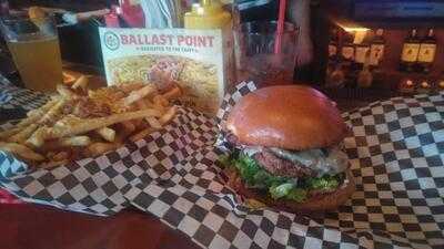 Nunu's Cocktail Lounge