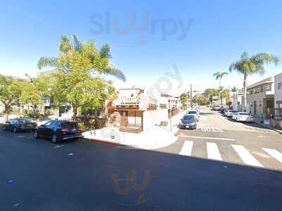 Nunu's Cocktail Lounge