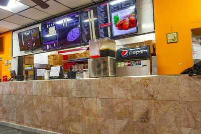 Howard Krispy Krunchy Chicken & Pizza