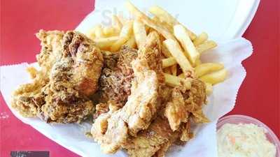 Momo's Fish, Chicken, And Subs