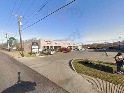 Tres Salsas Taqueria