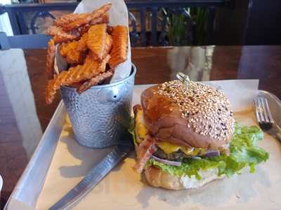 Hawx Burger Bar And Sports Lounge