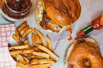 Do-rite Donuts & Chicken Wrigleyville