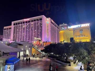 Beach Club Bar & Grill