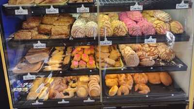 El Folklor Bakery