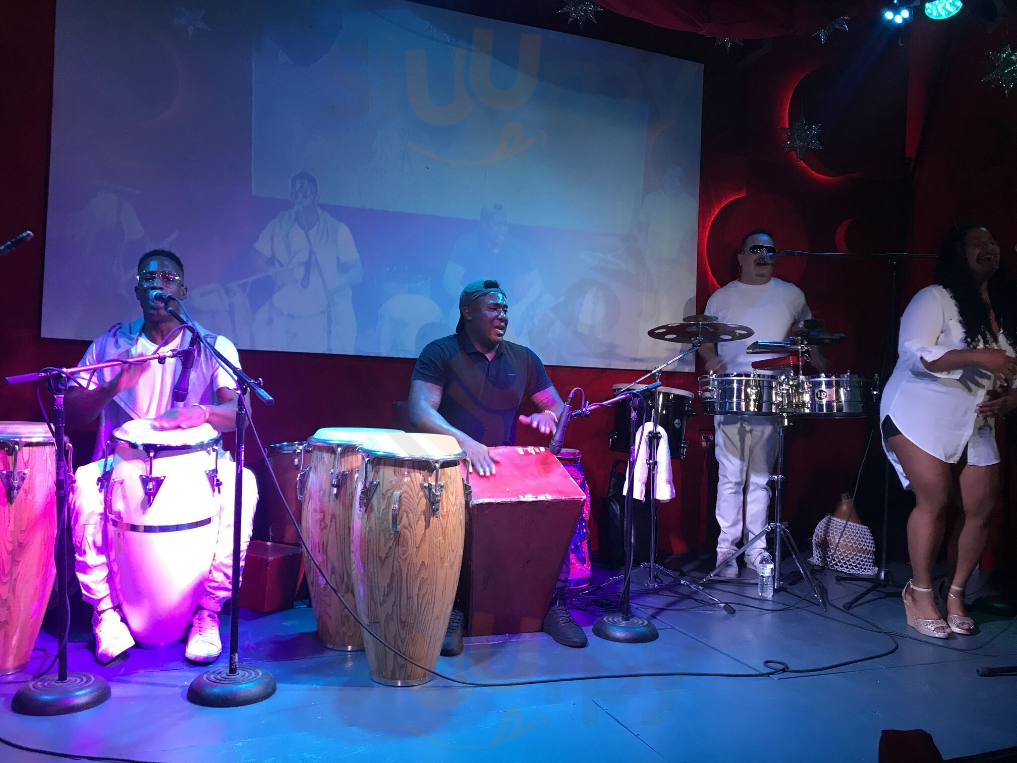 Hoy Como Ayer Bar And Lounge