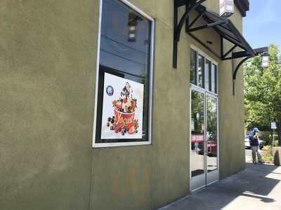 Yotasia Frozen Yogurt