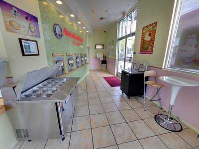 Yotasia Frozen Yogurt