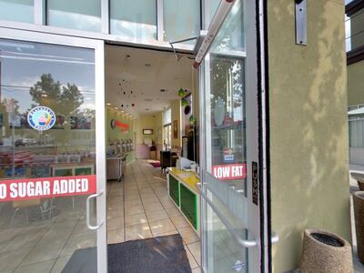 Yotasia Frozen Yogurt