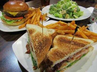 Till's Bar And Restaurant