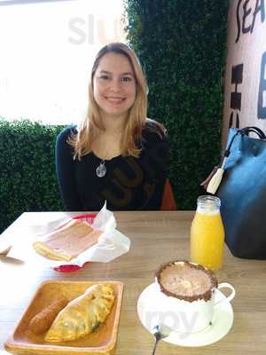 Las Brisas Coffee & Bakery