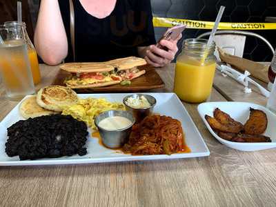 Las Brisas Coffee & Bakery