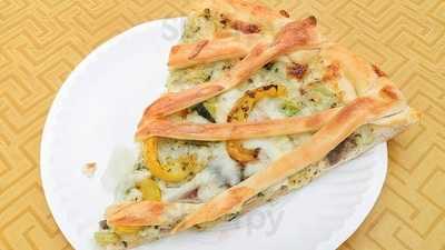 Benny's Famous Pizza