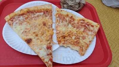 Benny's Famous Pizza