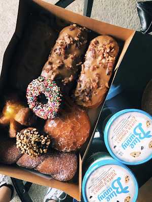 Ly's Donuts