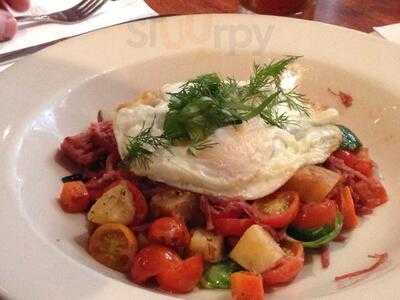 Luna Kitchen & Cocktails