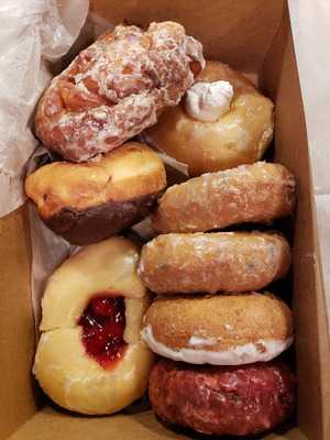 Plaza Pastries & Donuts