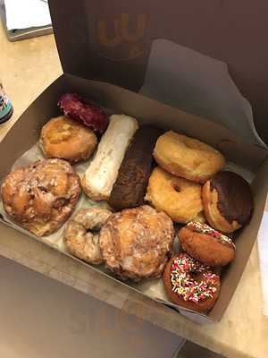 Plaza Pastries & Donuts