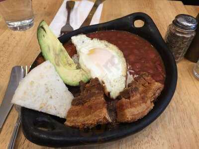 Dulce Vida Latin Bistro