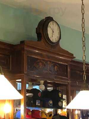 Anopoli Ice Cream Parlor & Family Restaurant