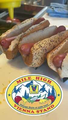 Mile High Vienna Stand