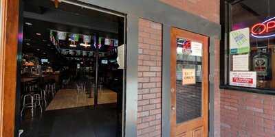 Earl's On The Avenue