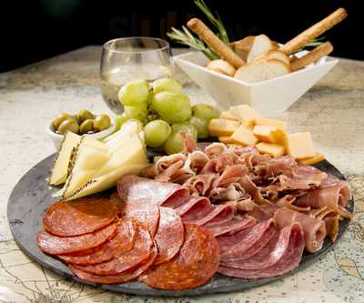 Vela Mayor Tapas & Bar