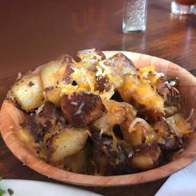 Cass Street Bar & Grill