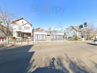 Fort Hill Bar & Grill