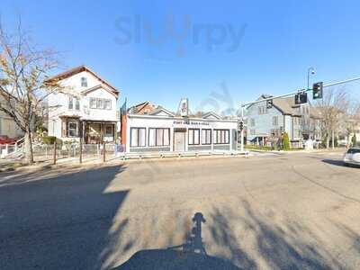 Fort Hill Bar & Grill