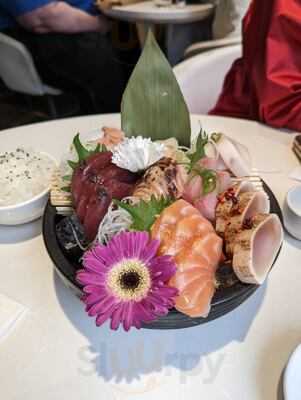 Friends Sushi On State